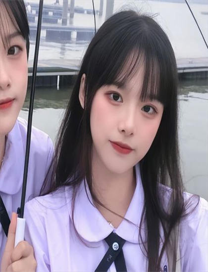 《人尽可夫女王蜂》主角实用分析：角色塑造与成长轨迹，IMAX版本